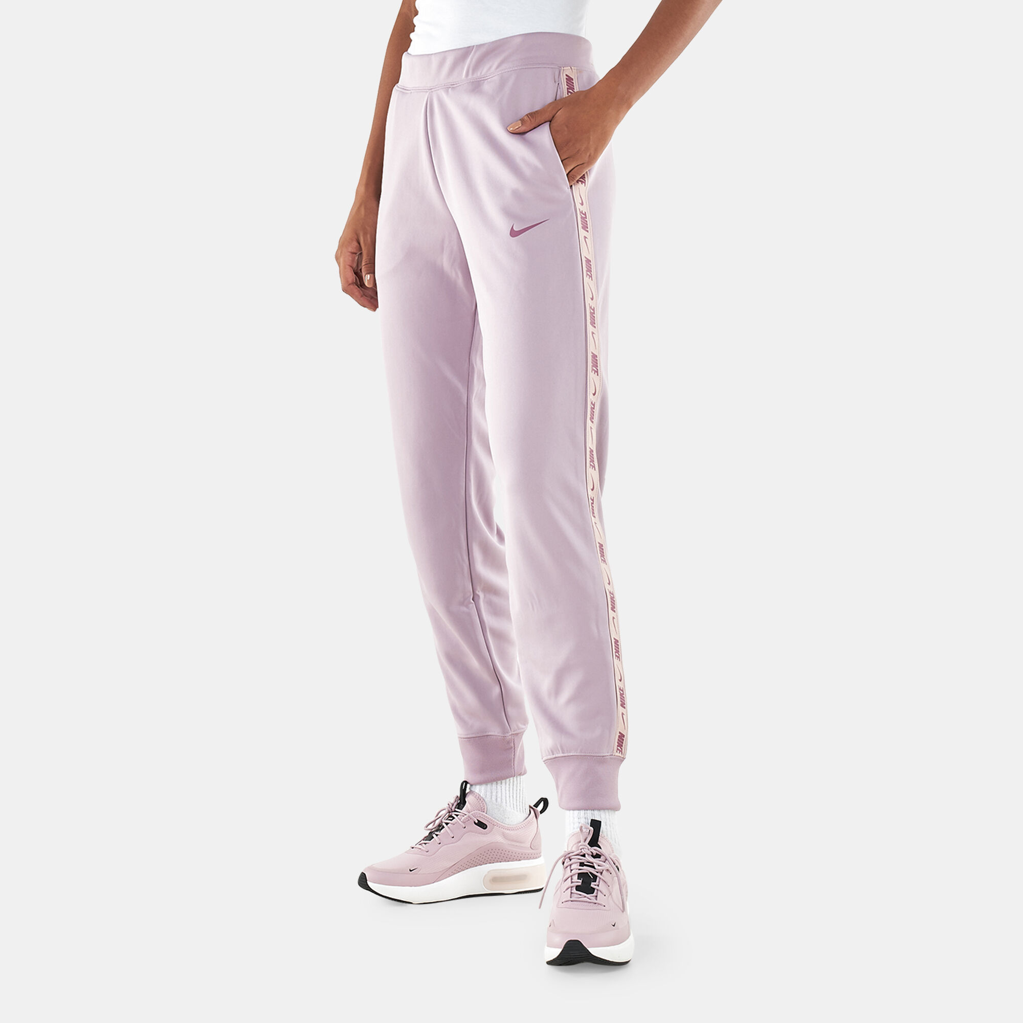 Nike hotsell taping joggers