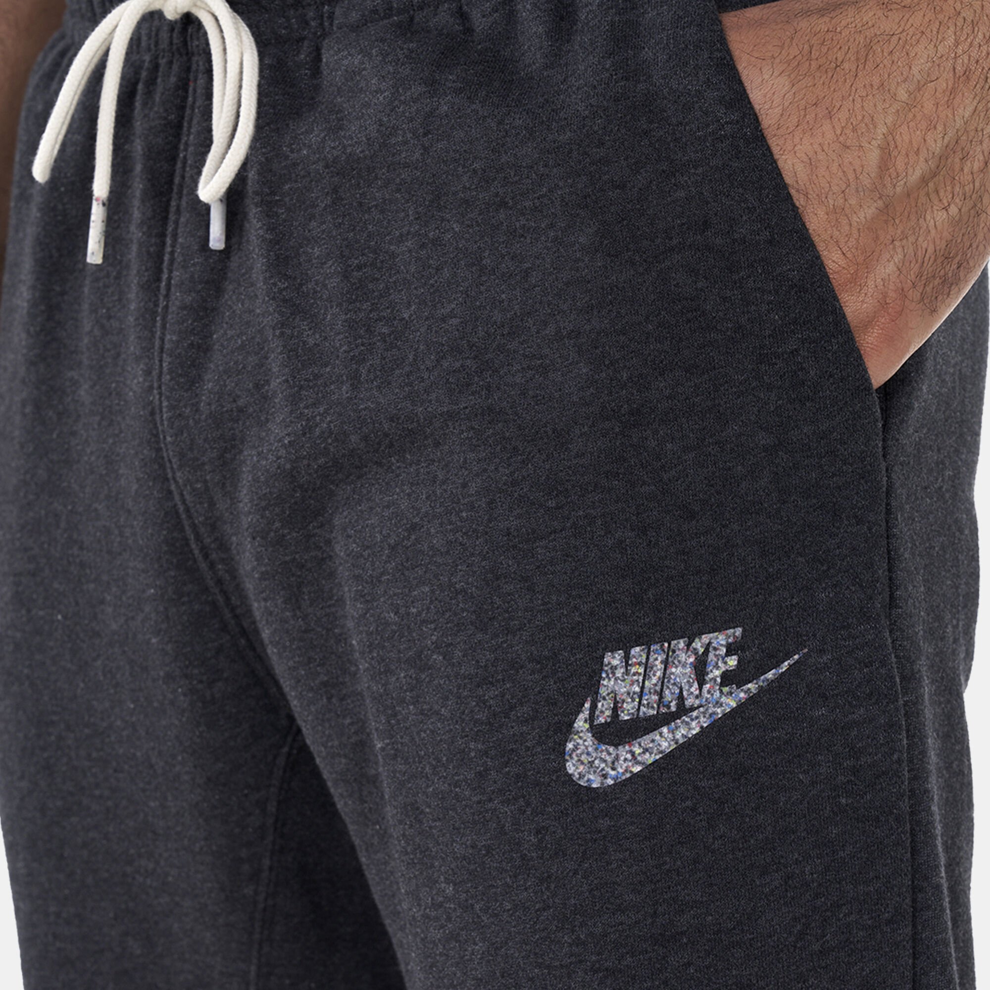 Men's nike sportswear heritage club cuffed jogger pants 2025