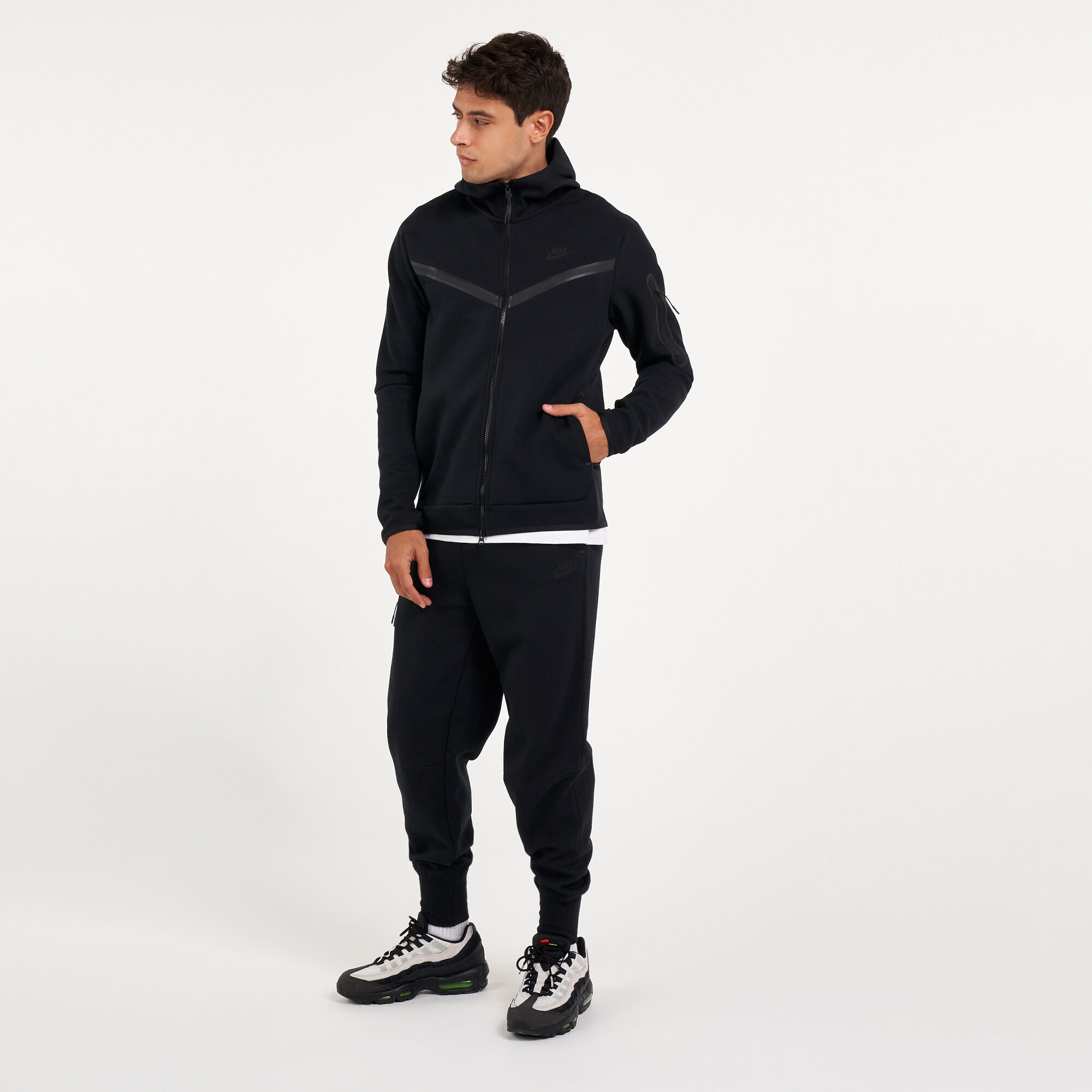 Nike tech fleece tracksuit black best sale