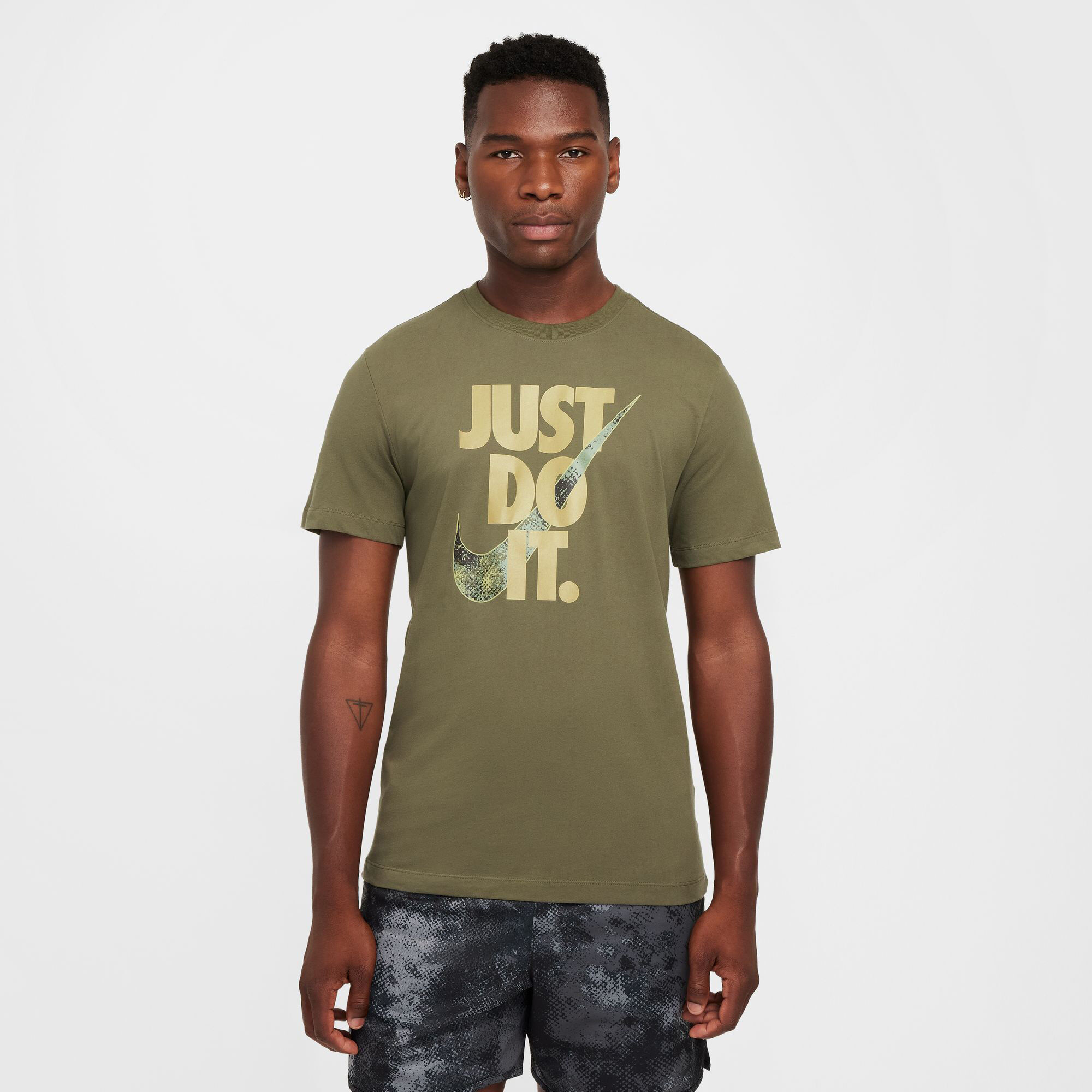Nike dri fit training tee shop