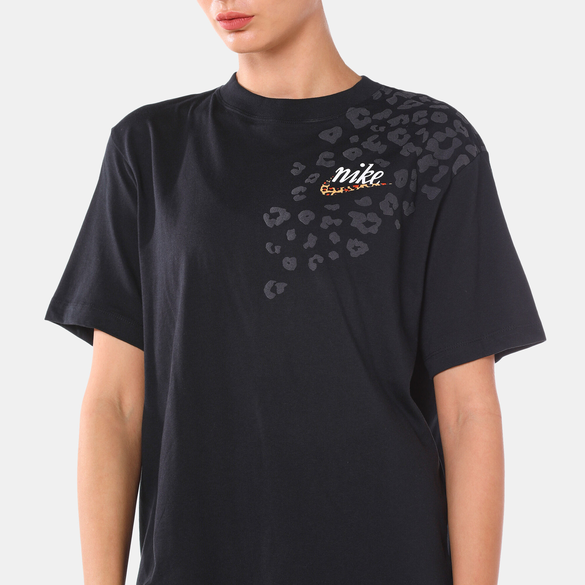 Buy Nike Women s Sportswear Boyfriend Patch T Shirt Black in Kuwait SSS