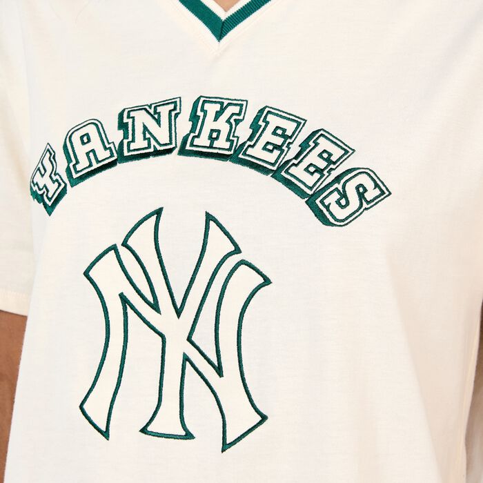 New Era Women's MLB New York Yankees Graphic T-Shirt Beige image number 3