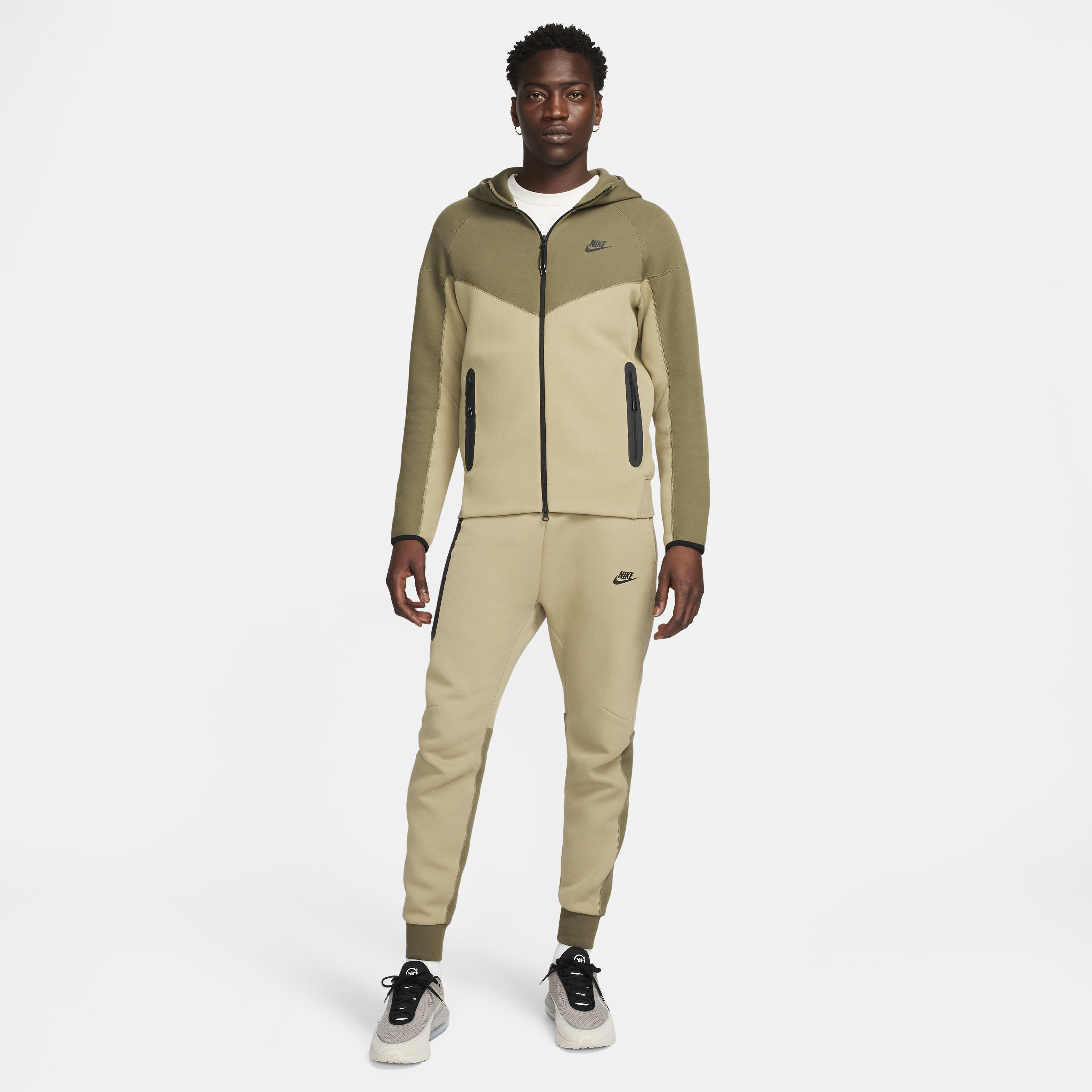 Men's nike tech jogging suit deals
