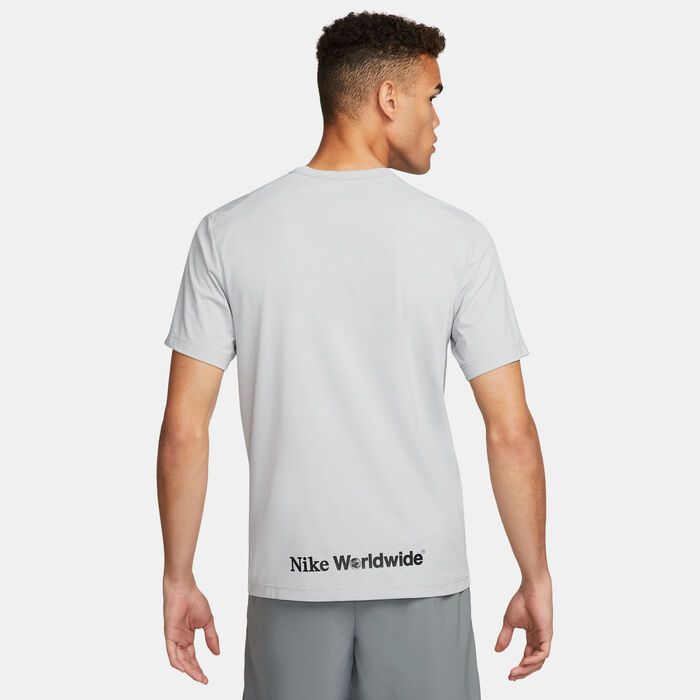 Nike Men's Dri-FIT UV Hyverse T-Shirt Grey image number 1