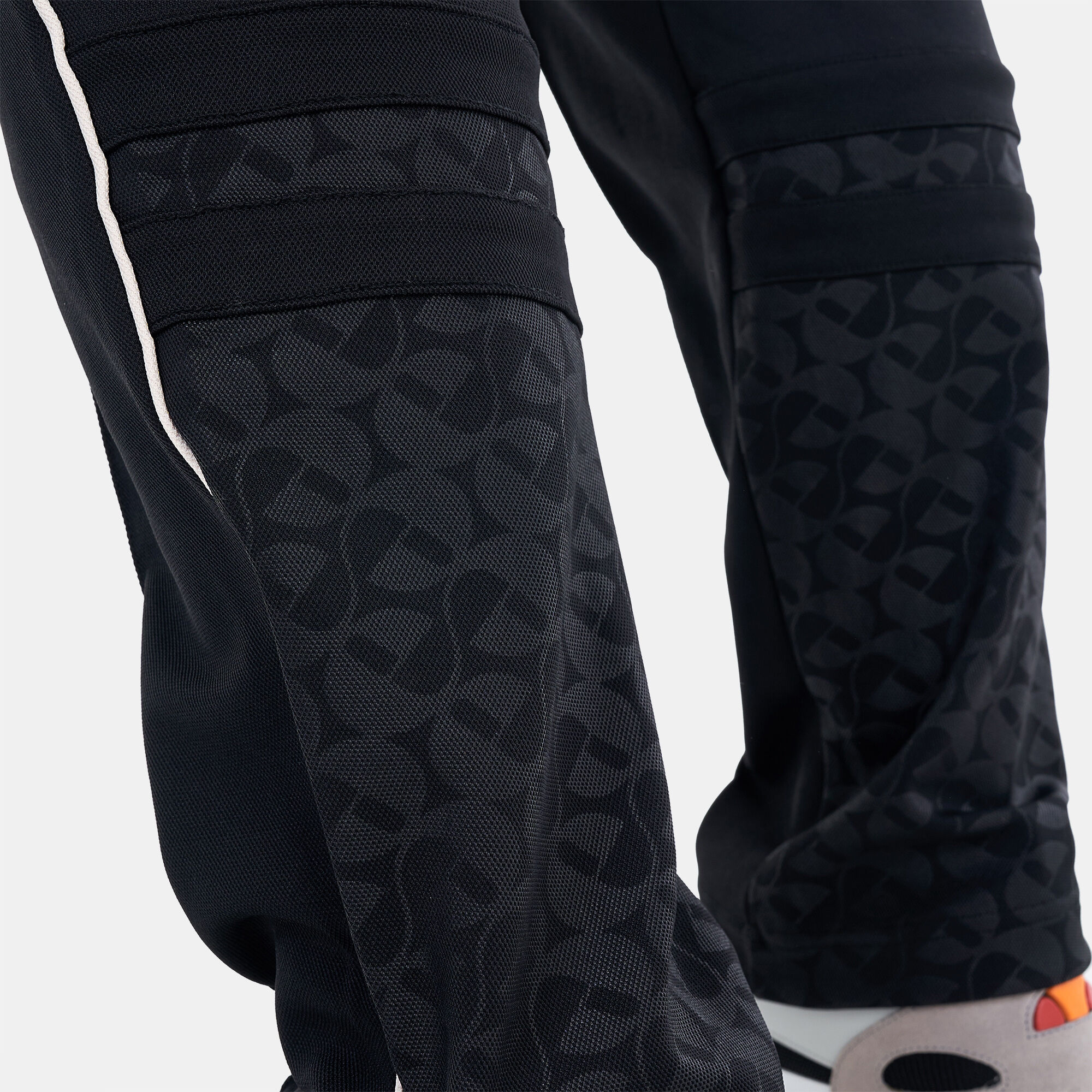 Buy ellesse Men s Fornace Track Pants Black in Kuwait SSS