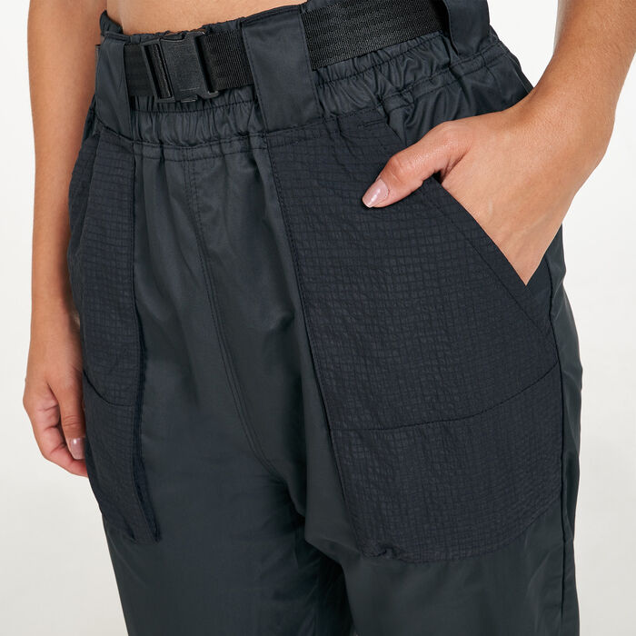 Nike Women's Woven Swoosh Pants Beige image number 3