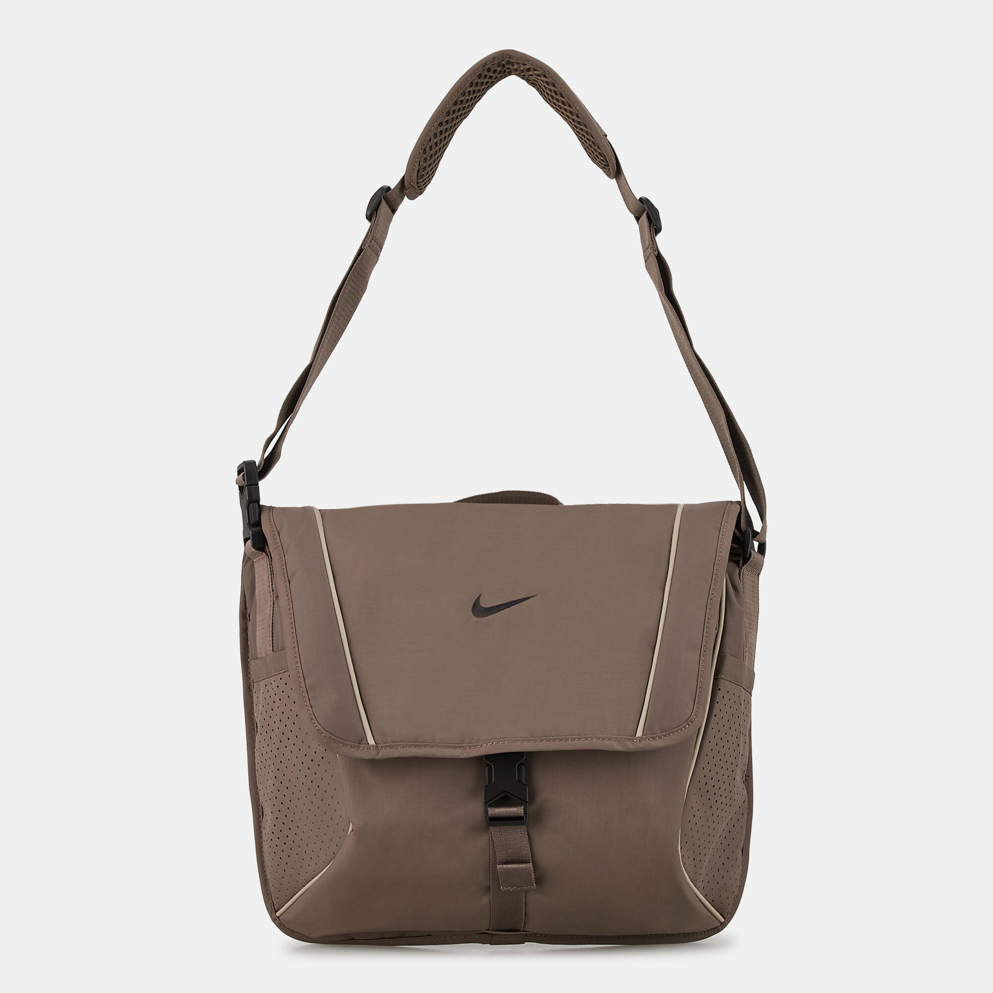 Sportswear Essentials Messenger Bag 15L