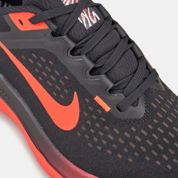 Nike Women's Winflo 10 Road Running Shoe Black image number 4