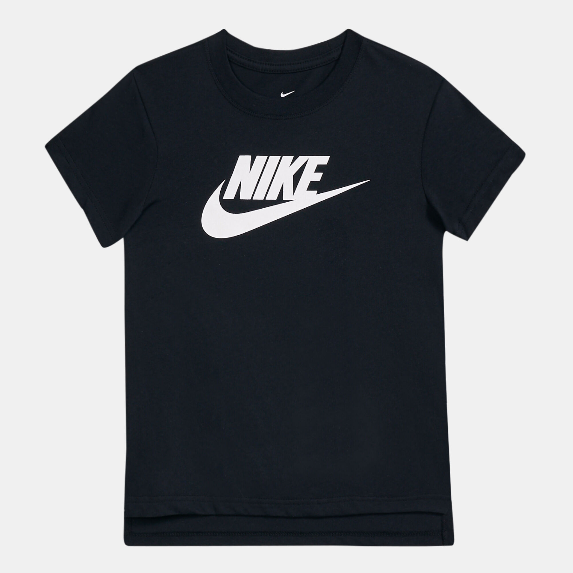Tee shirt nike basic deals