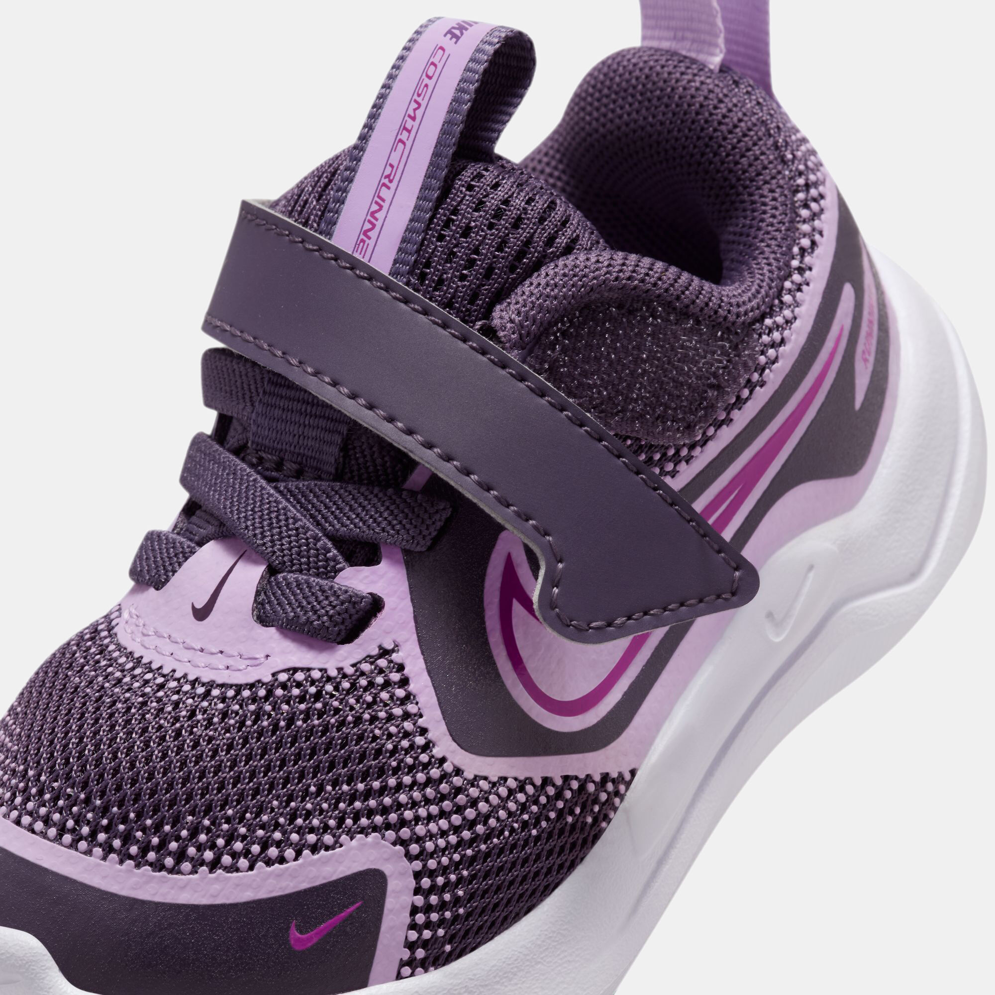 Nike kids size 4 clearance