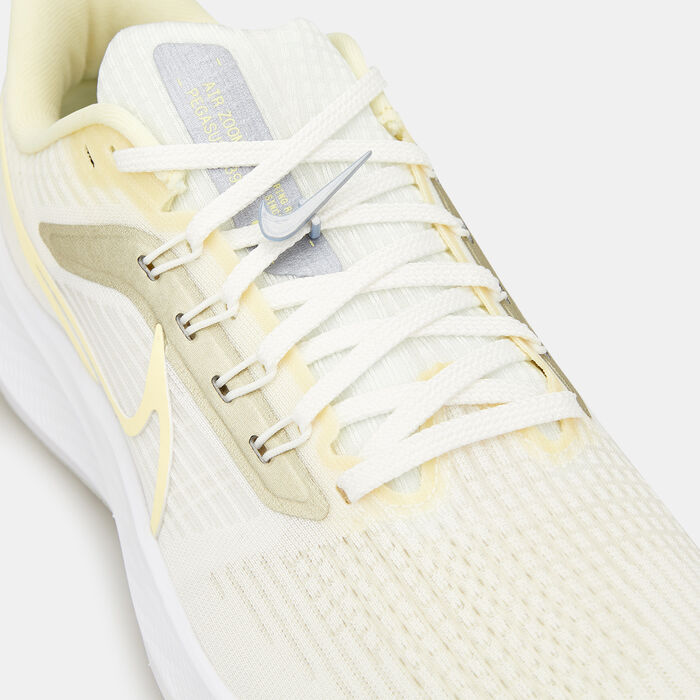 Nike Women's Air Zoom Pegasus 39 Shoe Ivory image number 4