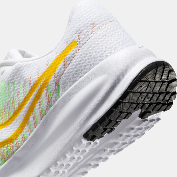 Nike Men's Run Defy Road Running Shoes White image number 5