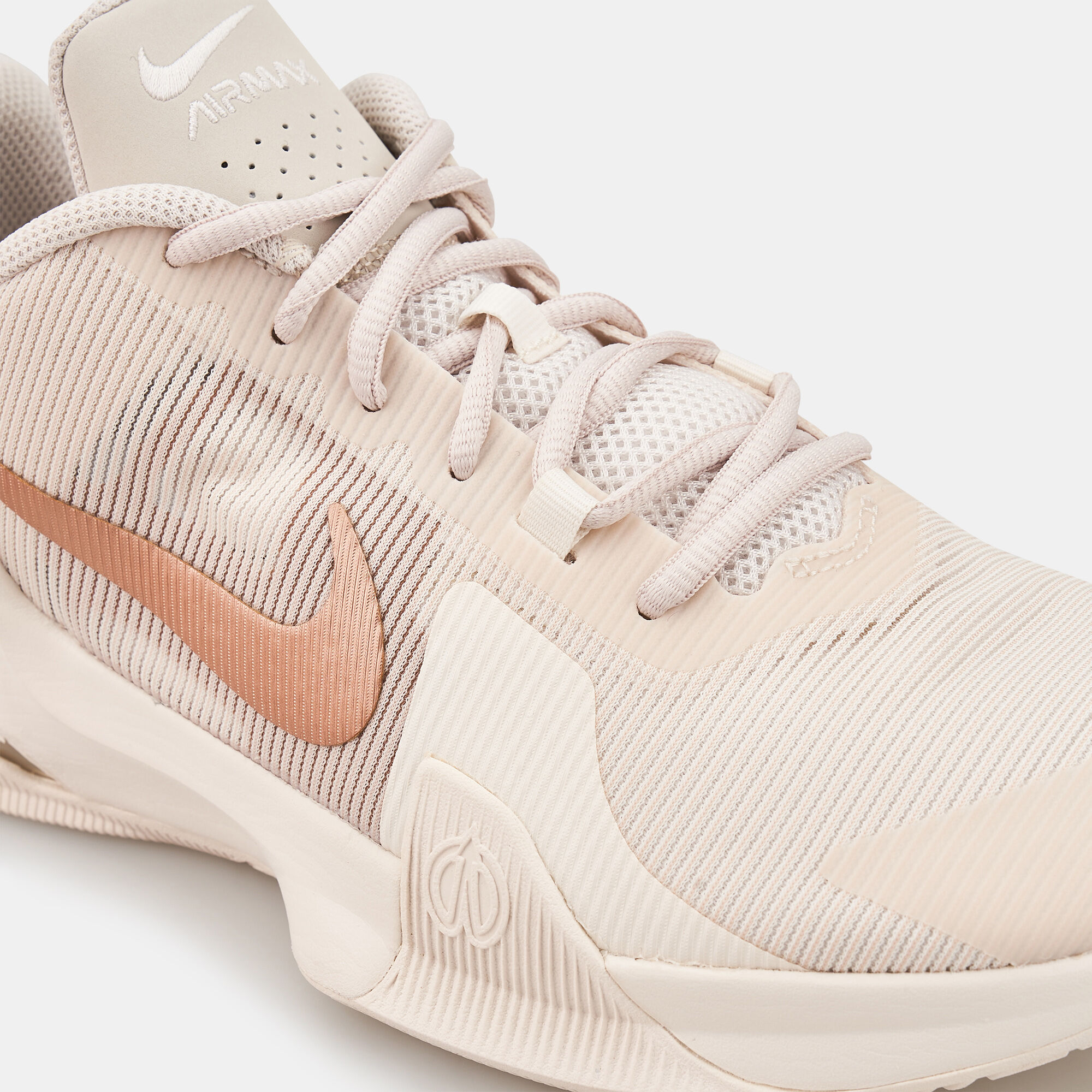 Beige nike tennis shoes new arrivals
