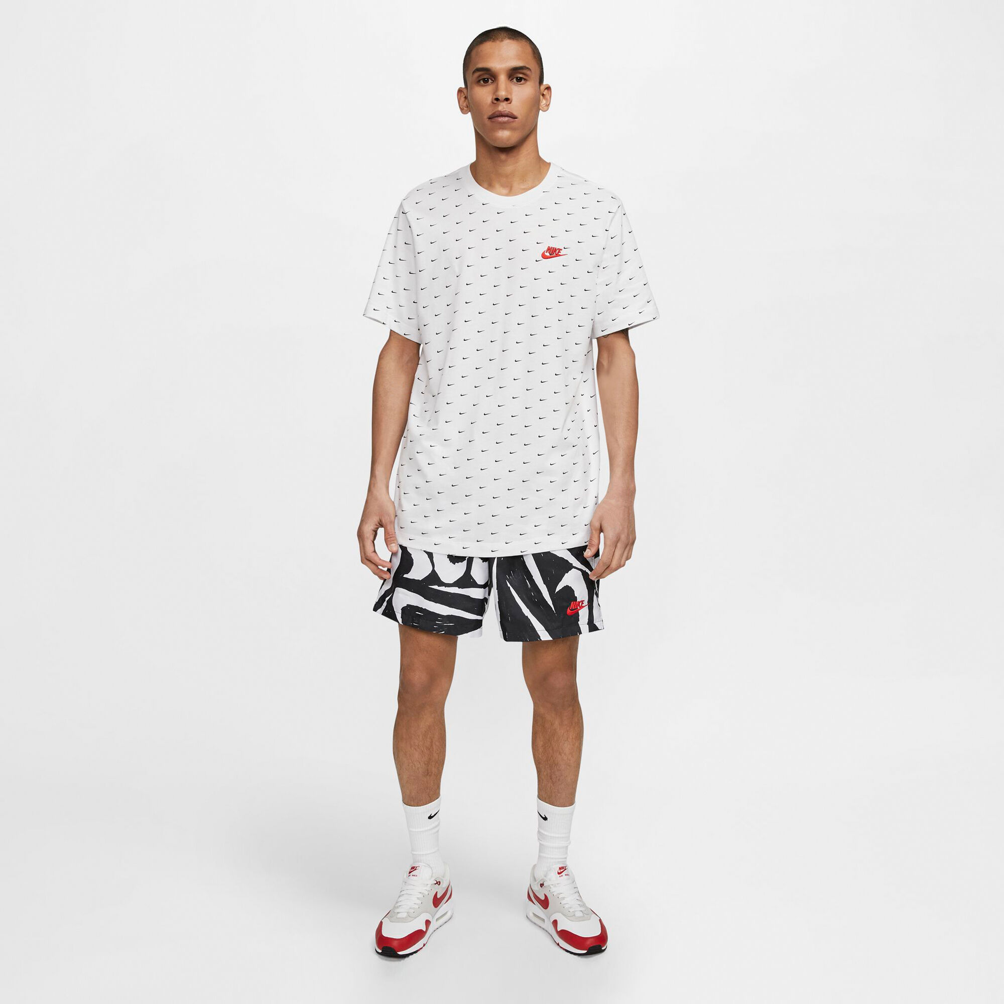 Nike mini swoosh store t shirt mens