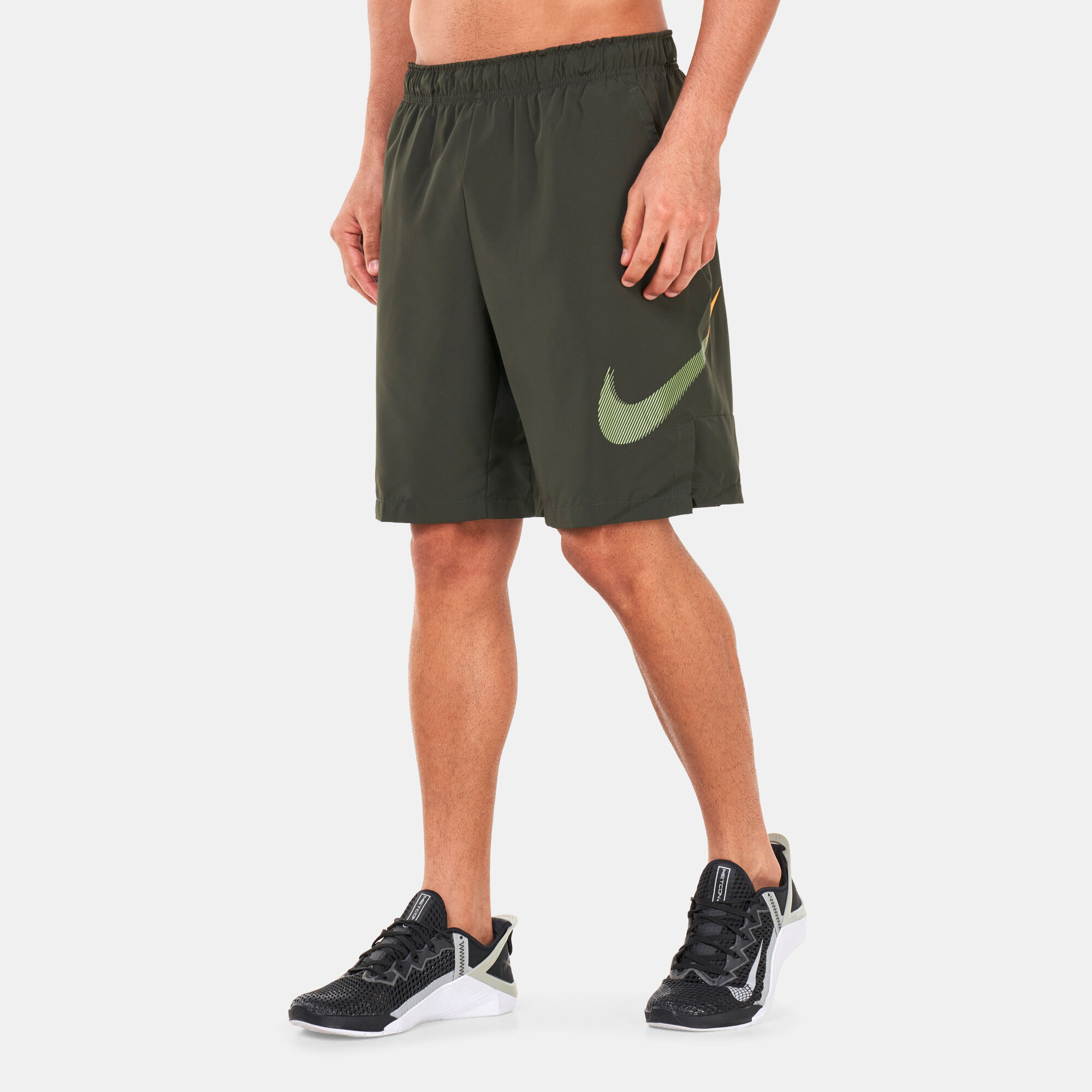 Men's woven hotsell 9 training shorts