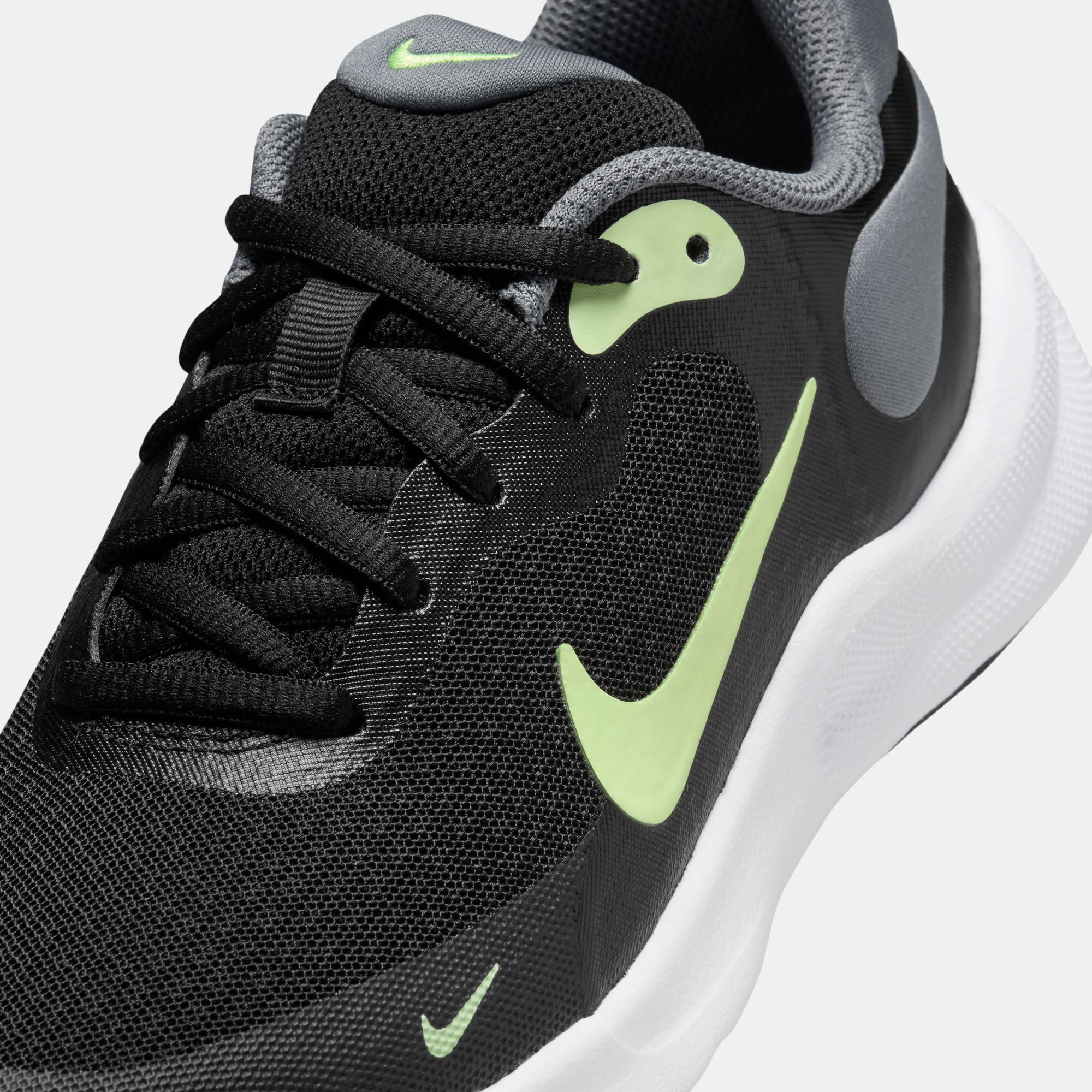 Kids Revolution 7 Running Shoes Black Nike in Kuwait SSS