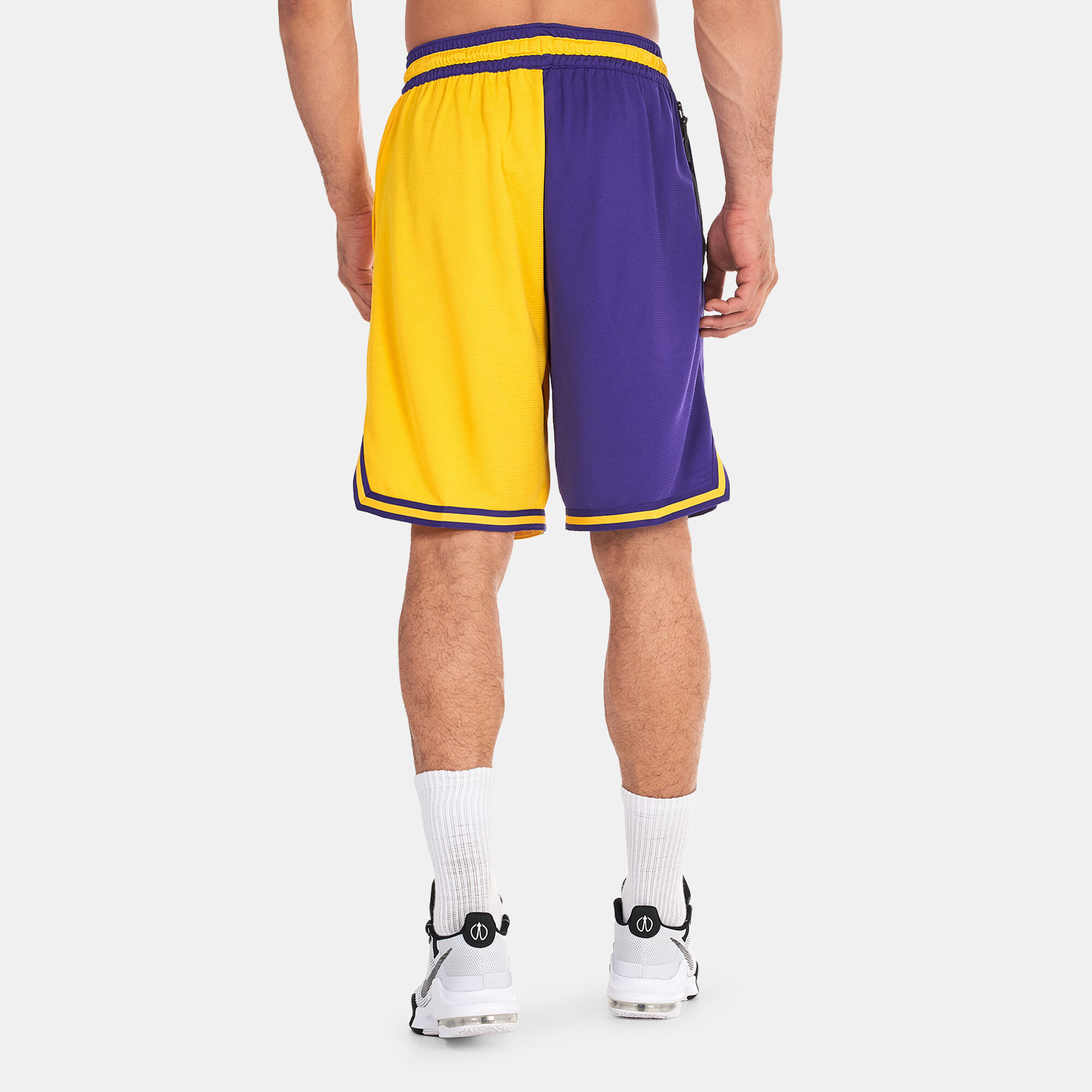Lakers courtside deals shorts