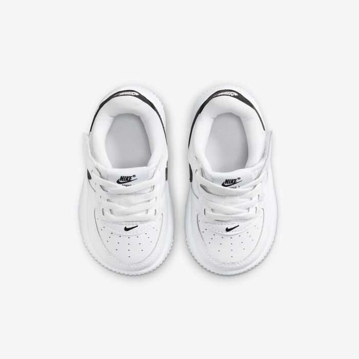 Nike Kids' Force 1 Low EasyOn Shoes White image number 3