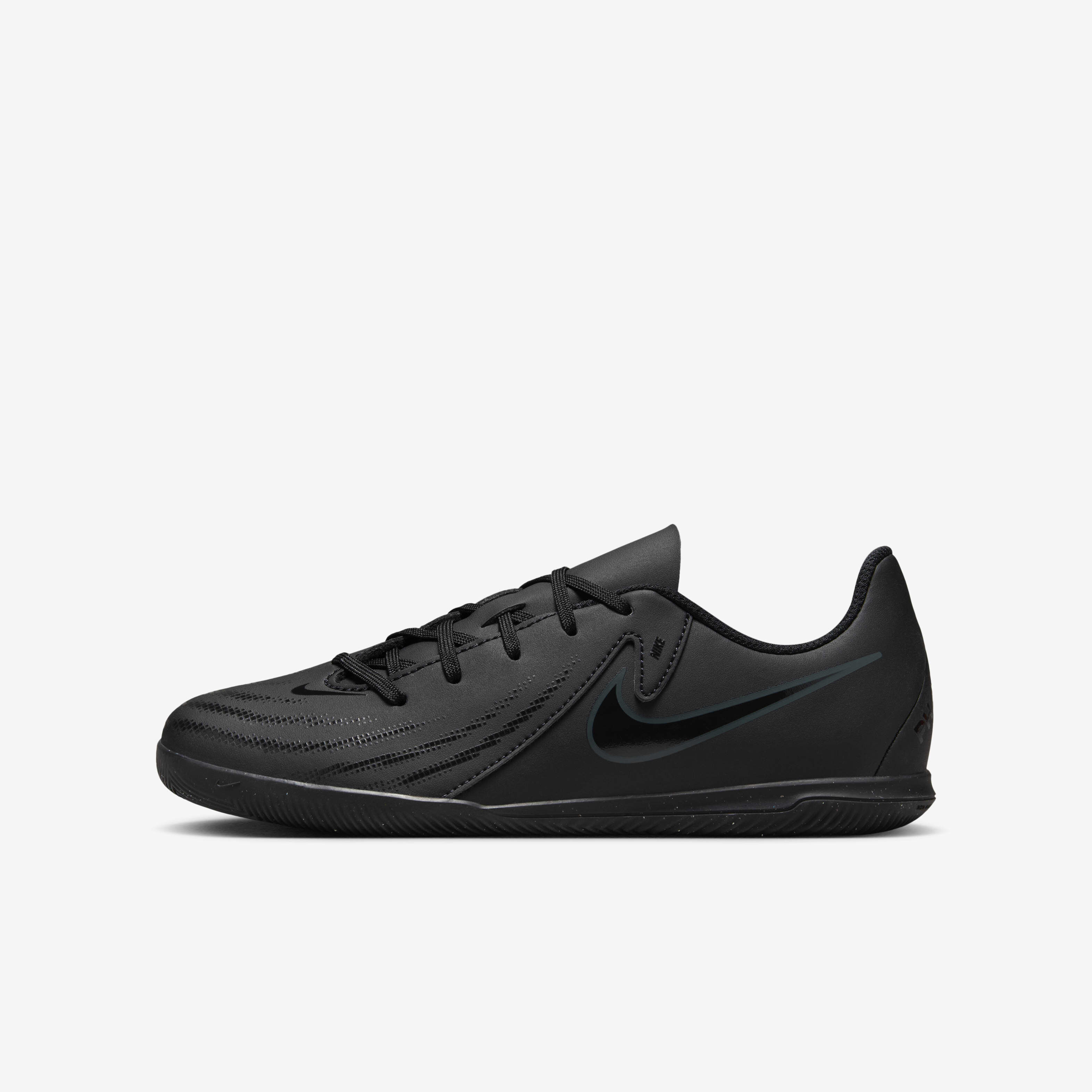 Nike football trainers store