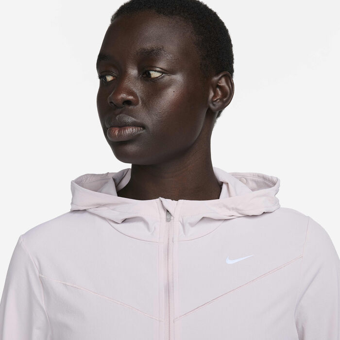 Nike Women's Swift UV Running Jacket Pink image number 2