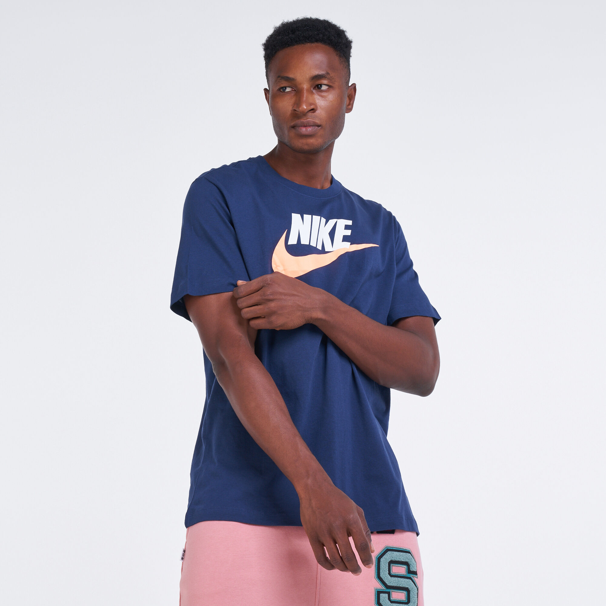 Nike sportswear best sale icon futura