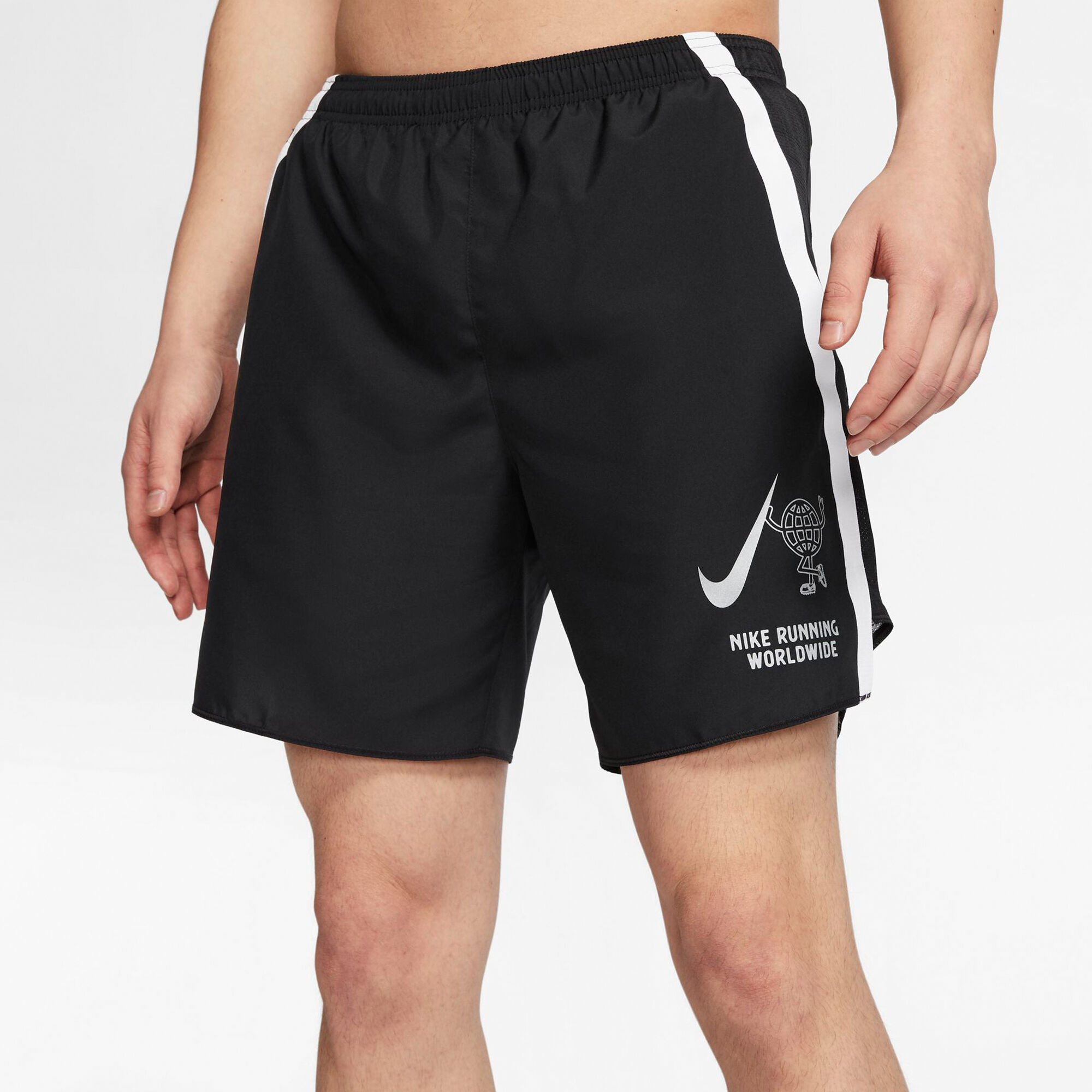 Nike Men s Challenger 7 inch Windbreaker Shorts in Kuwait SSS