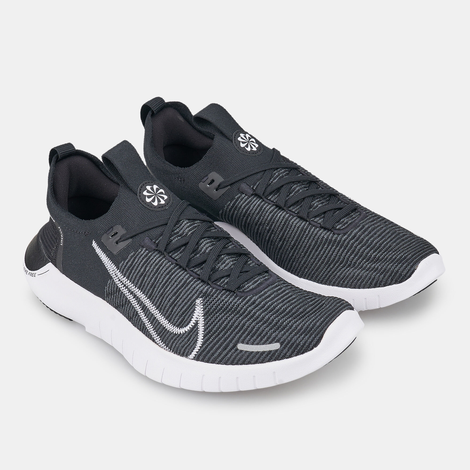 Nike running free run flyknit trainers in black top