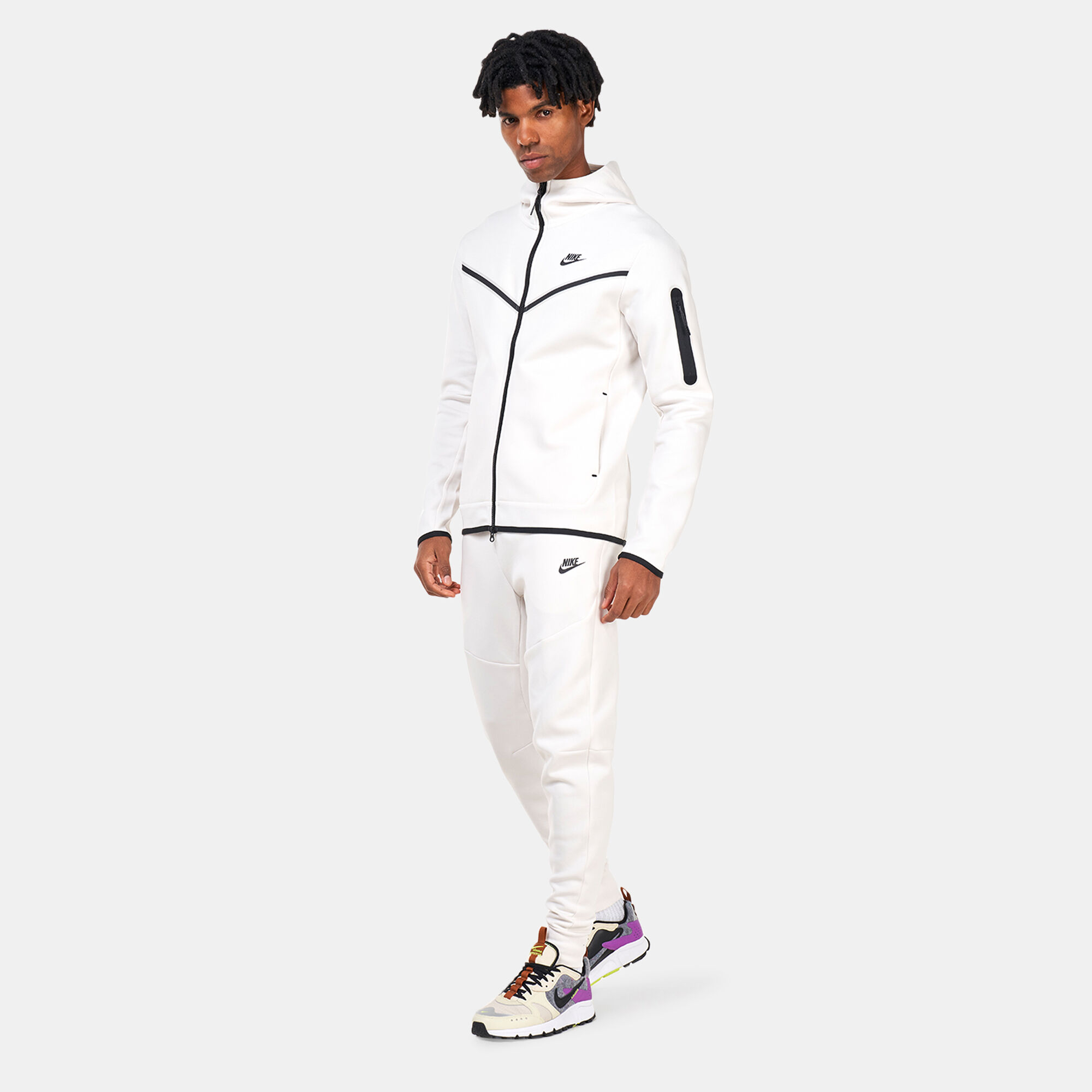 White nike tech joggers hotsell