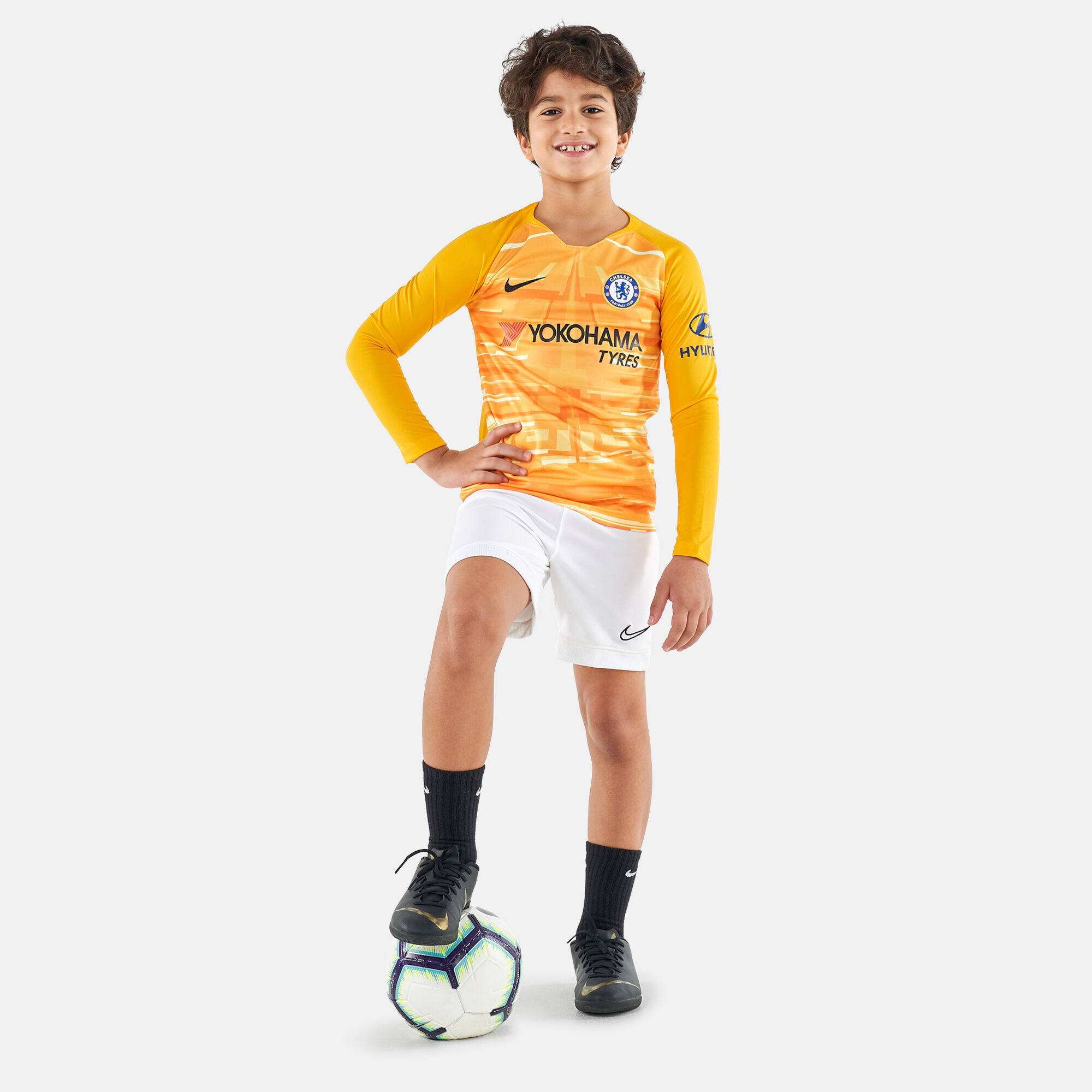 Chelsea kids top goalkeeper kit