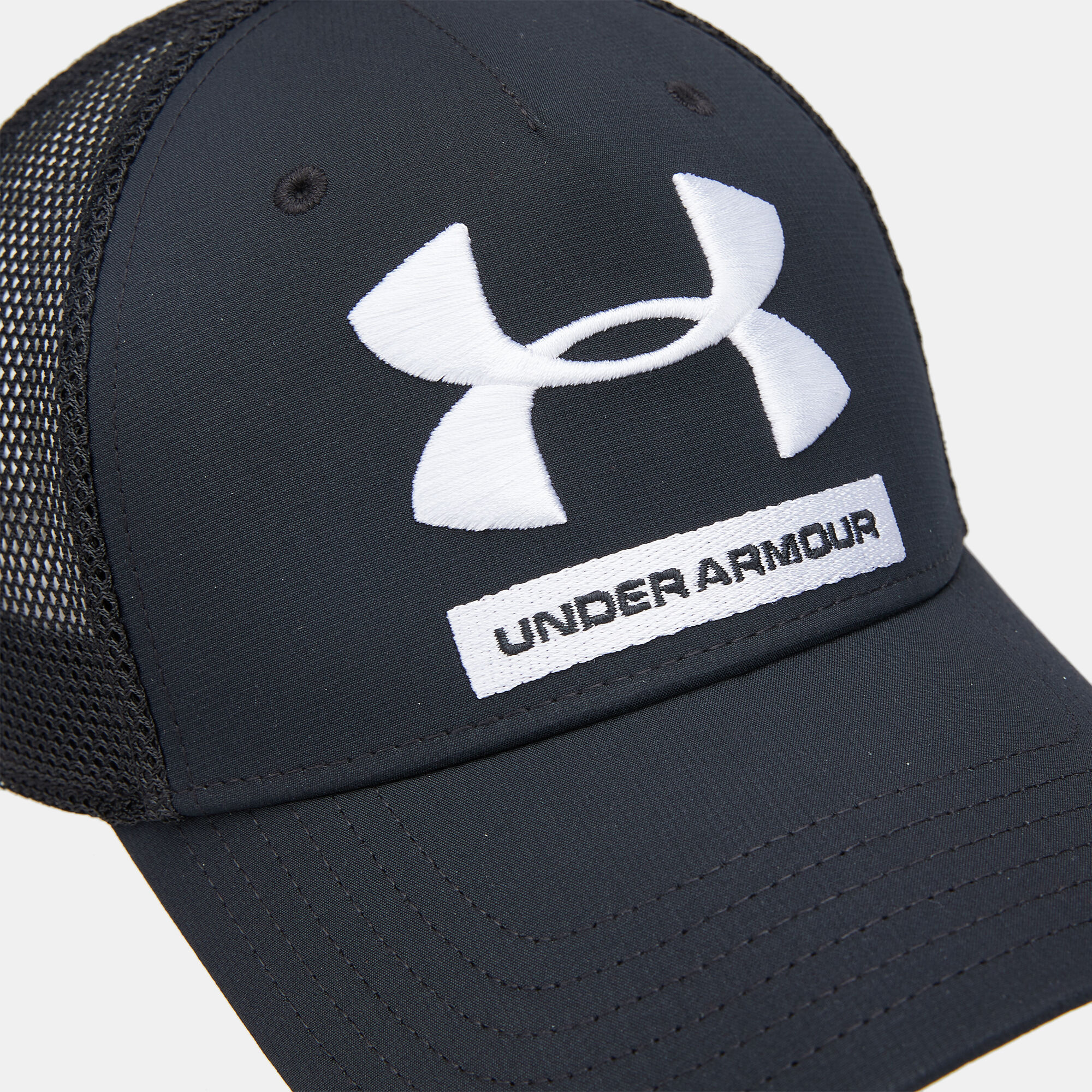 Under armour training trucker cap 2025