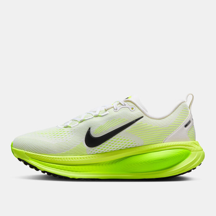 Nike Women's Vomero 18 Road Running Shoes Green image number 2